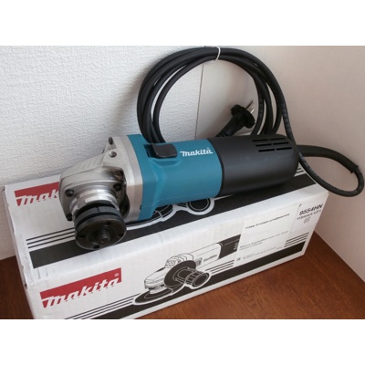 Makita 9554HN Углошлифмашина Углошлифовальная машина  болгарка (710 Вт, 10000 об/мин, D115 мм, M14)