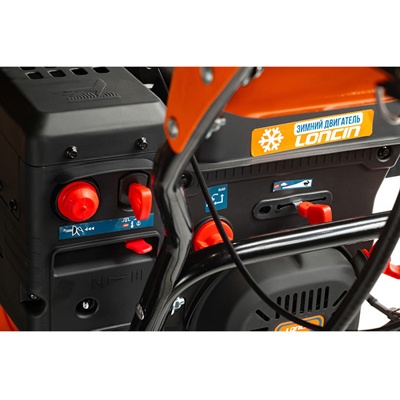 Снегоуборщик бензиновый MAXPILER MST-5250B , 13 л.с., бак 3,6 л, запуск от сети 220 В, шир.захв. 61см, выс.захв. 51см, фара, обогрев рук, двигатель LONCIN, безвоздушное колесо.- фото4